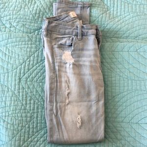 Hollister light wash size 1 or 25 x 29 jean